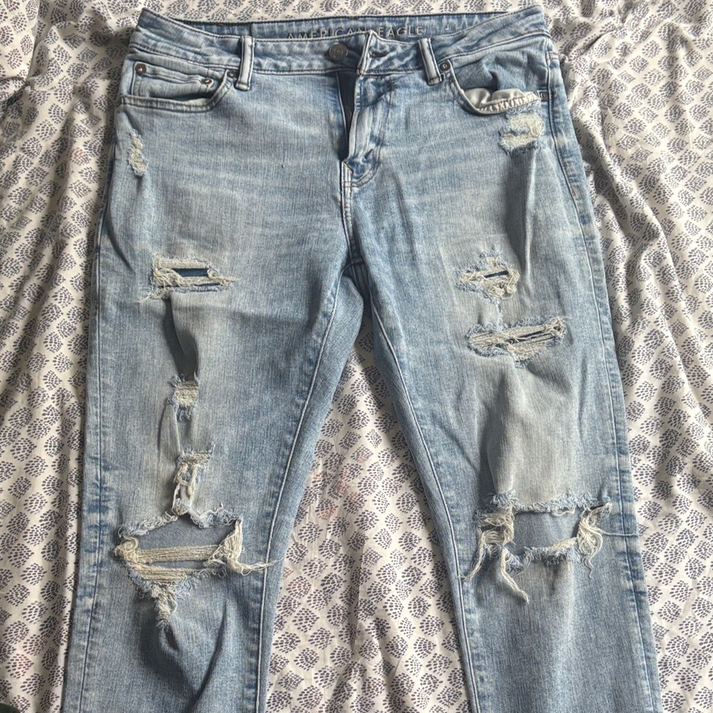 American Eagle Outfitters Light Blue Distressed Boyfriend Jeans